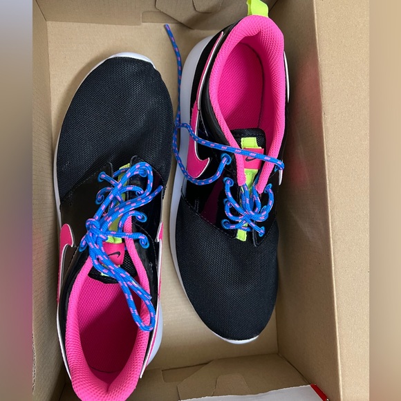 Nike Roshe One Running Shoes (worn once) - Picture 4 of 4